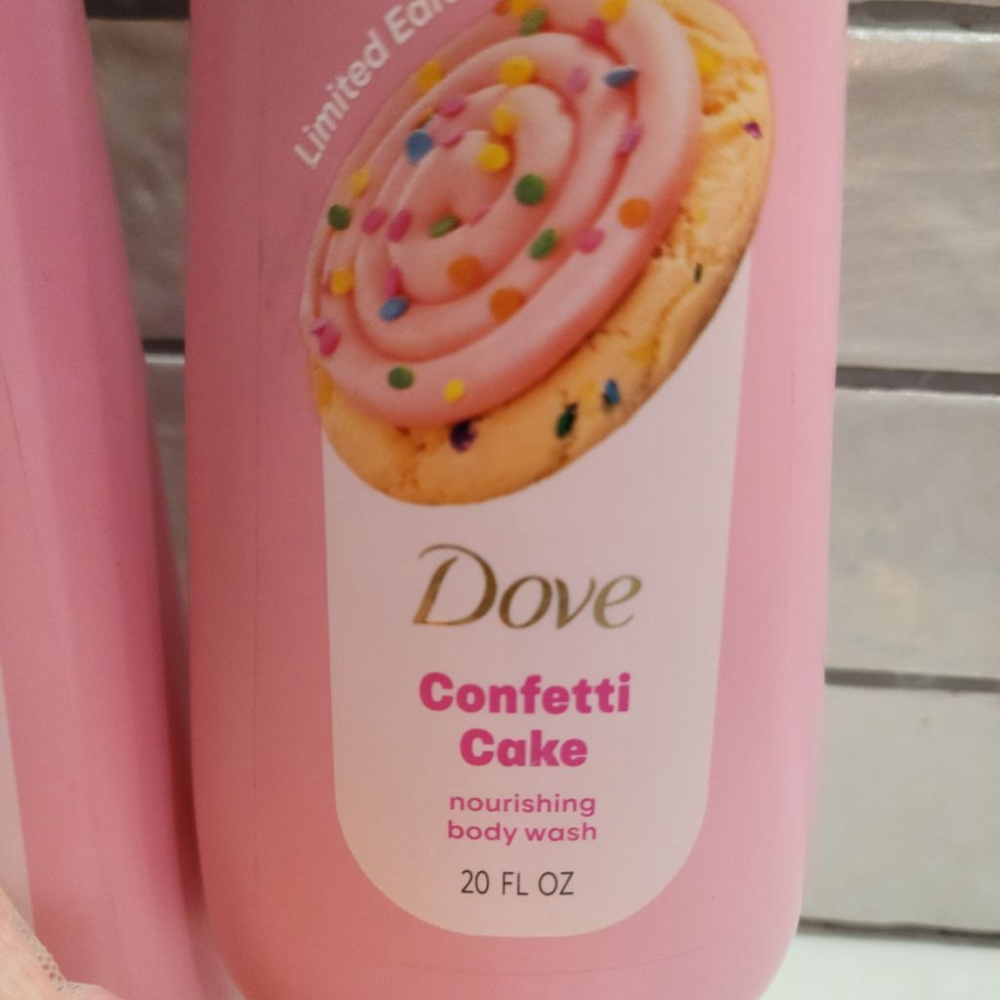 Dove Confetti Cake, 2 Bottles. 20 oz Each. Limited Edition Bath Pouf - Picture 3 of 3